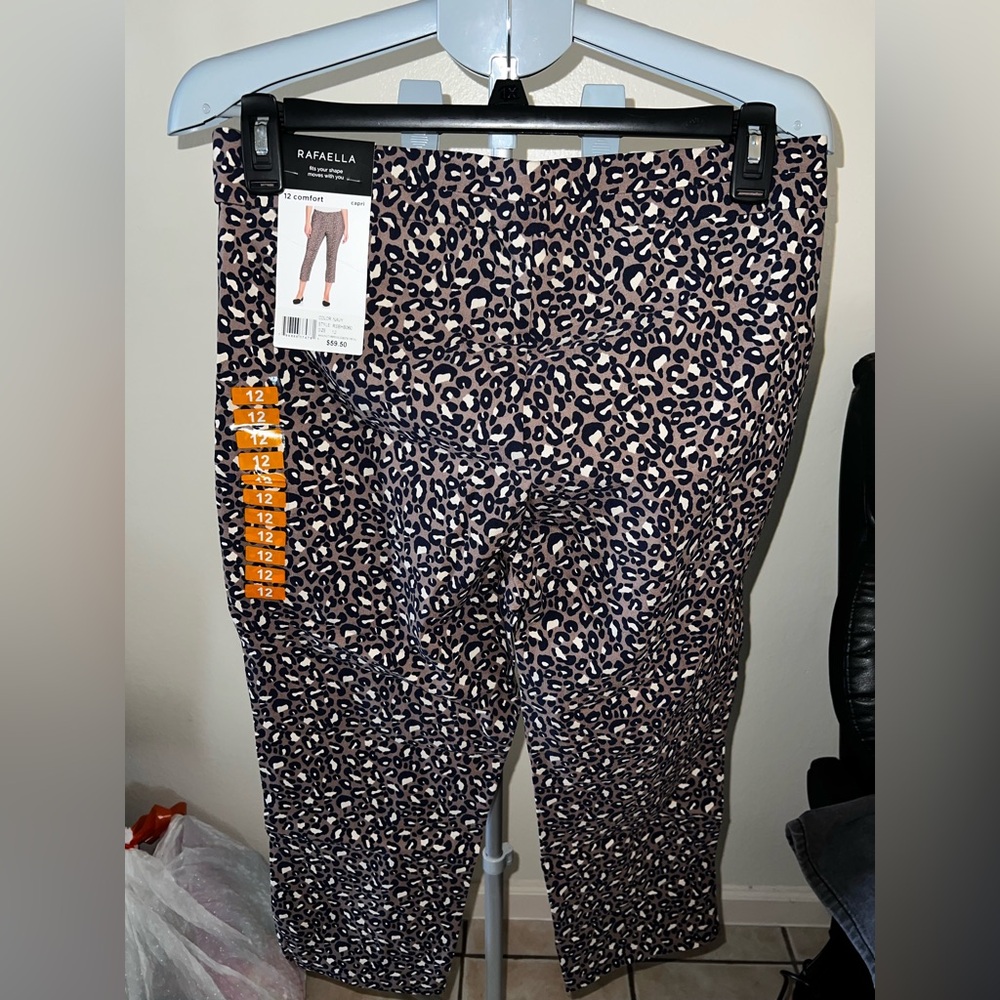 Rafaella Capri Leopard Print Pants